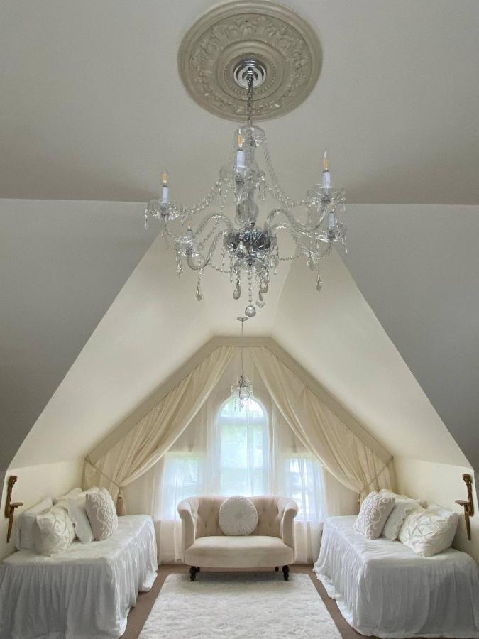 Four Winds Victorian Venue & Suites Bonham Phòng bức ảnh