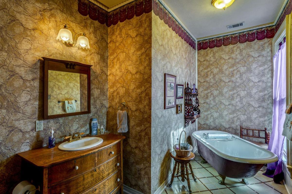 Four Winds Victorian Venue & Suites Bonham Phòng bức ảnh
